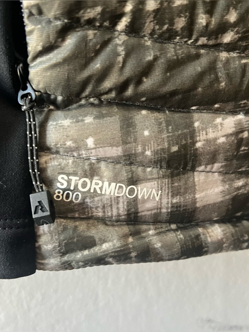 Eddie Bauer First Ascent Storm Down 800 Grey Black Puffer Vest Size Medium - Picture 4 of 8